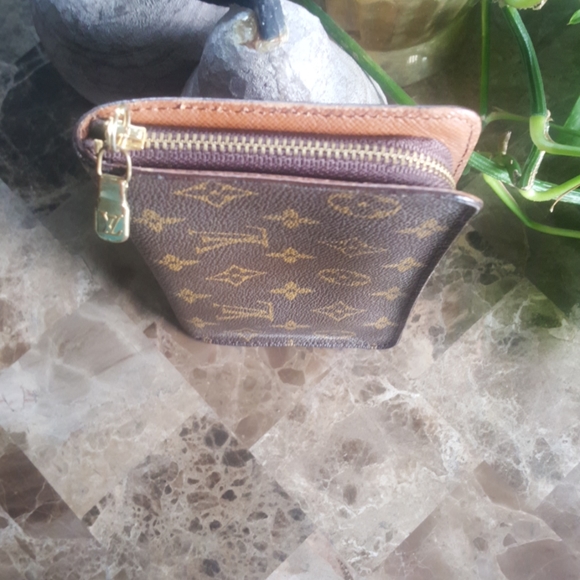 Authentic Louis Vuitton Zippy Wallet - Picture 9 of 12
